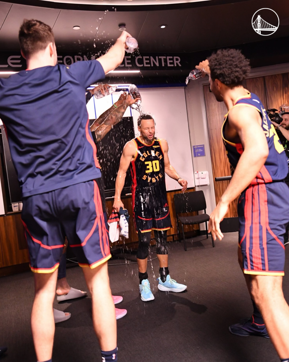 爱游戏娱乐浙江队发布备战花絮；集结日迎来里程碑；NBA季后赛任务艰巨；年轻球员得到机会的简单介绍