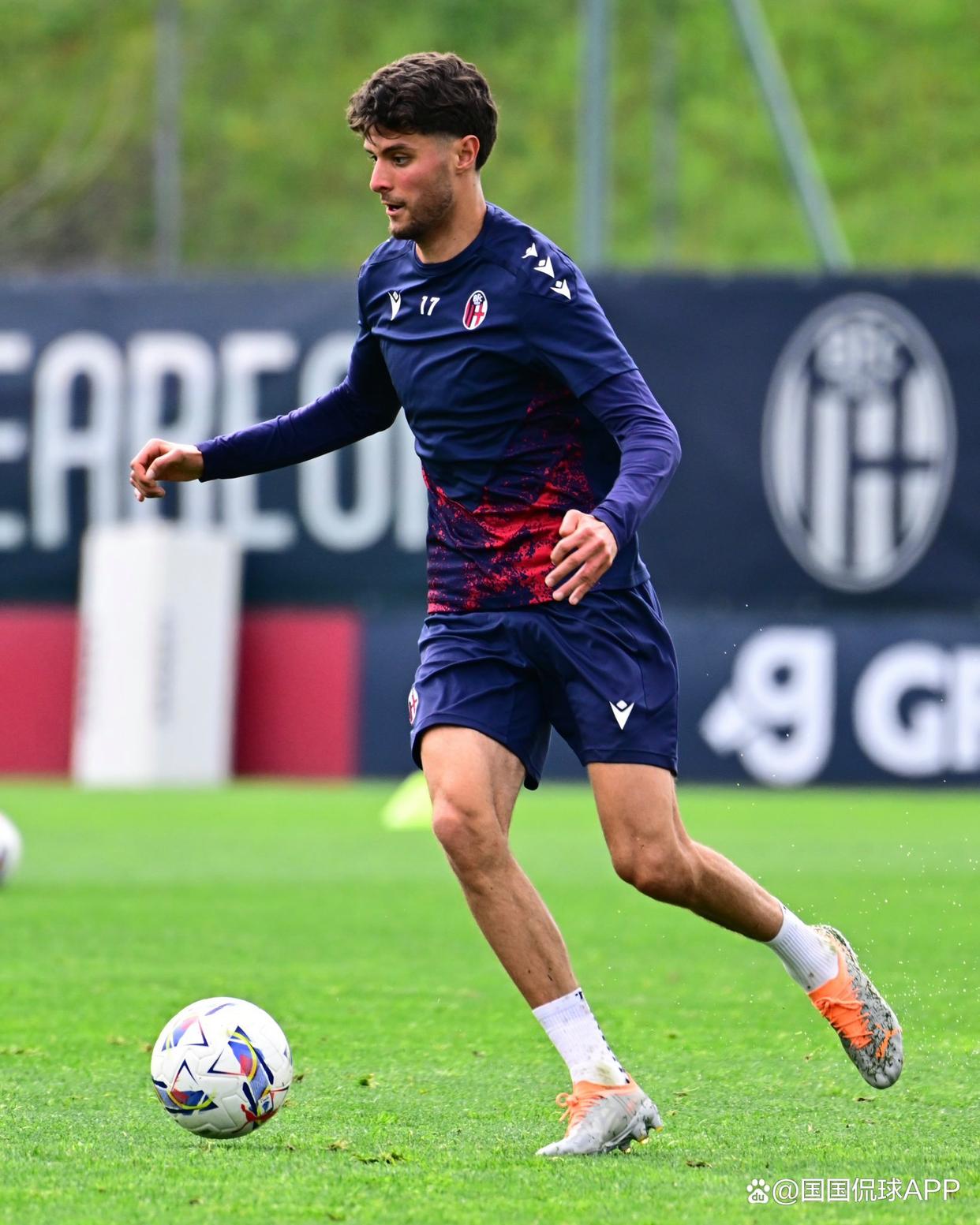 爱游戏平台包含国际米兰发布备战花絮，国际比赛日造点机会，欧冠任务艰巨，阵容厚度经受考验的词条